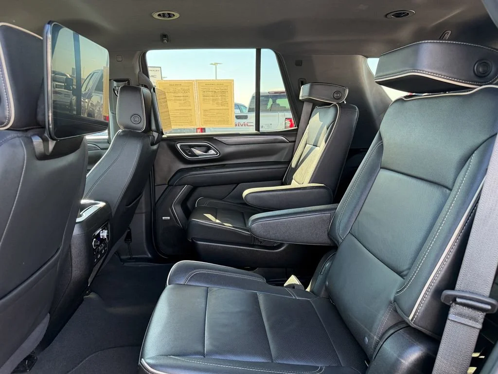 Used 2024 Midnight Blue Metallic GMC SLT image 23