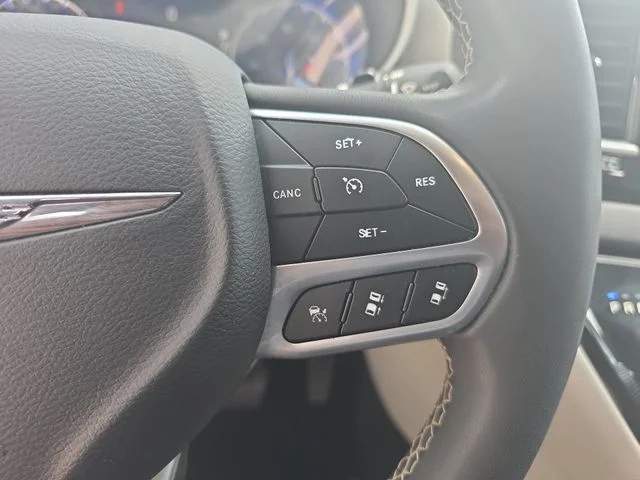 Used 2022 White Chrysler Touring L image 20