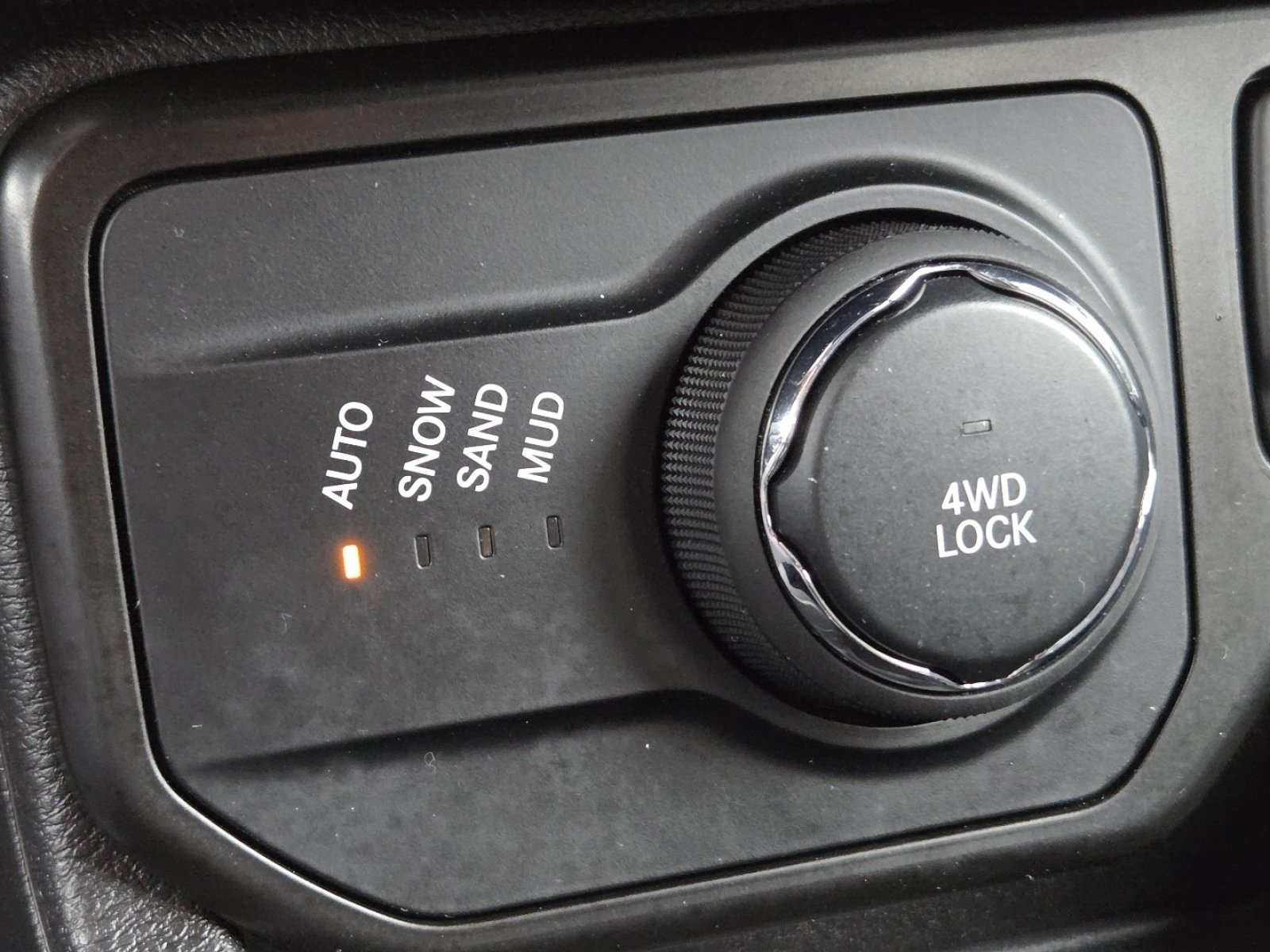 Used 2022 Slate Blue Jeep Altitude image 5
