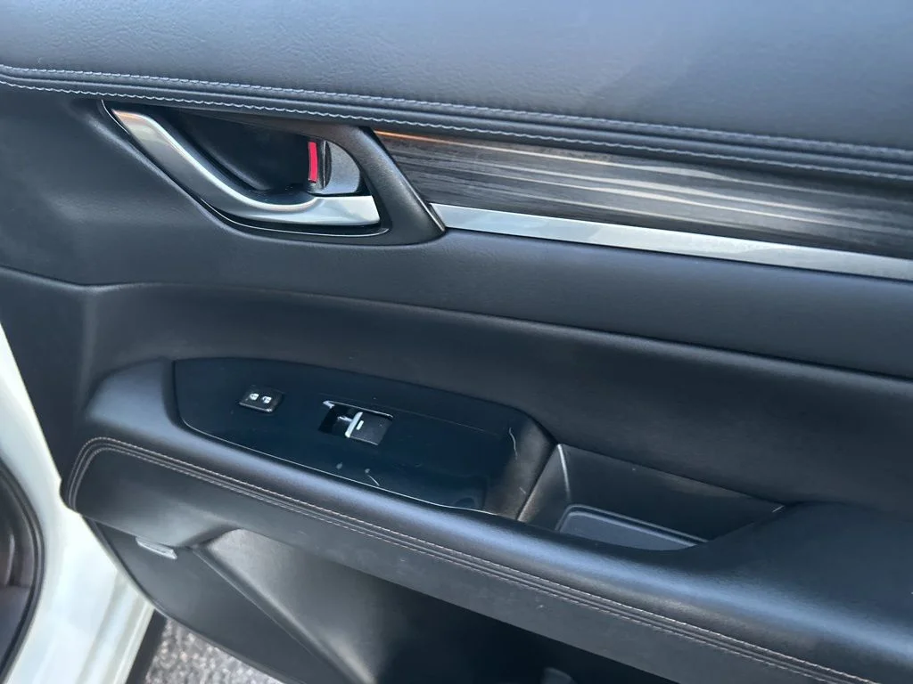 Used 2018 White Mazda Grand Touring image 27