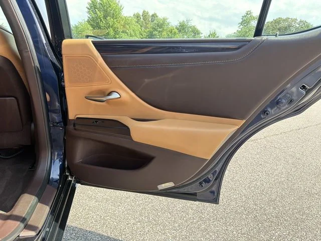 Used 2021  Lexus 350 image 24