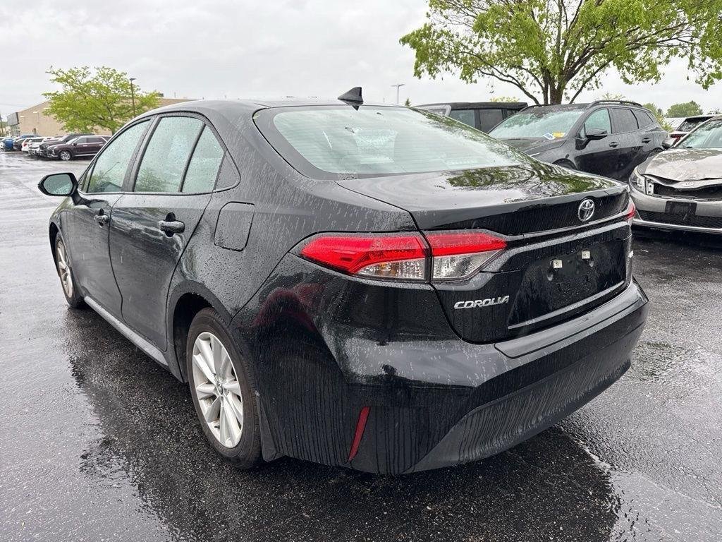 Used 2025 Midnight Black Metallic Toyota LE image 9