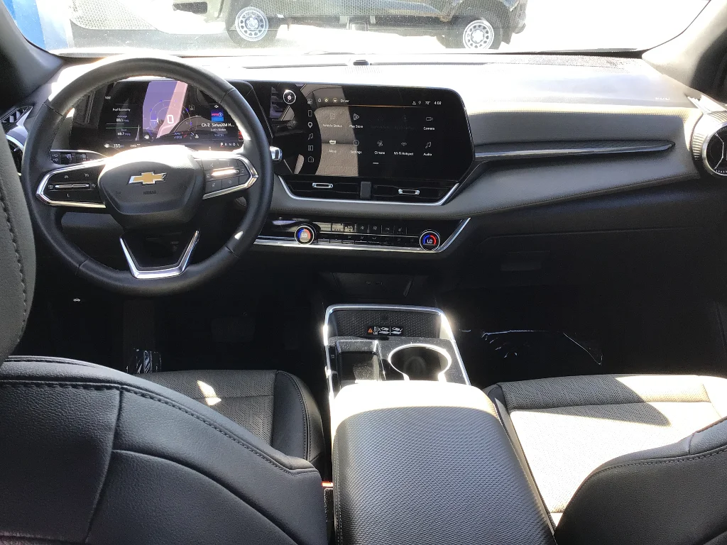 Used 2025 Summit White Chevrolet LT image 10