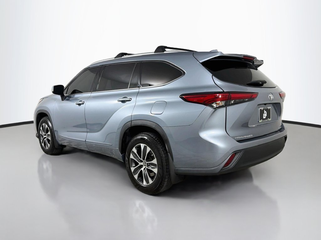 Used 2021  Toyota XLE image 7