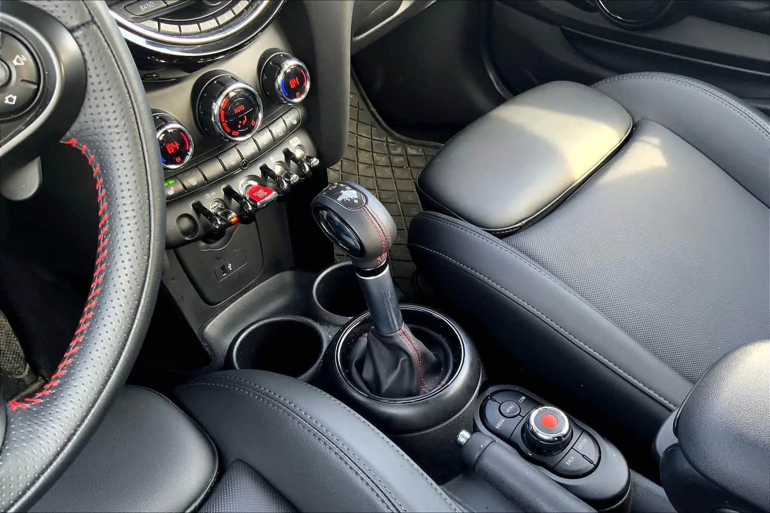 Used 2019 Pepper White MINI Cooper S image 16