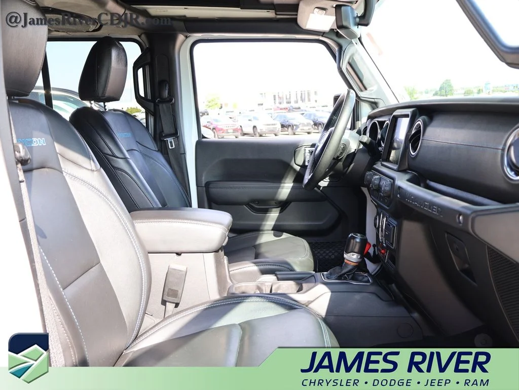 Used 2023 White Jeep Rubicon 4xe image 9