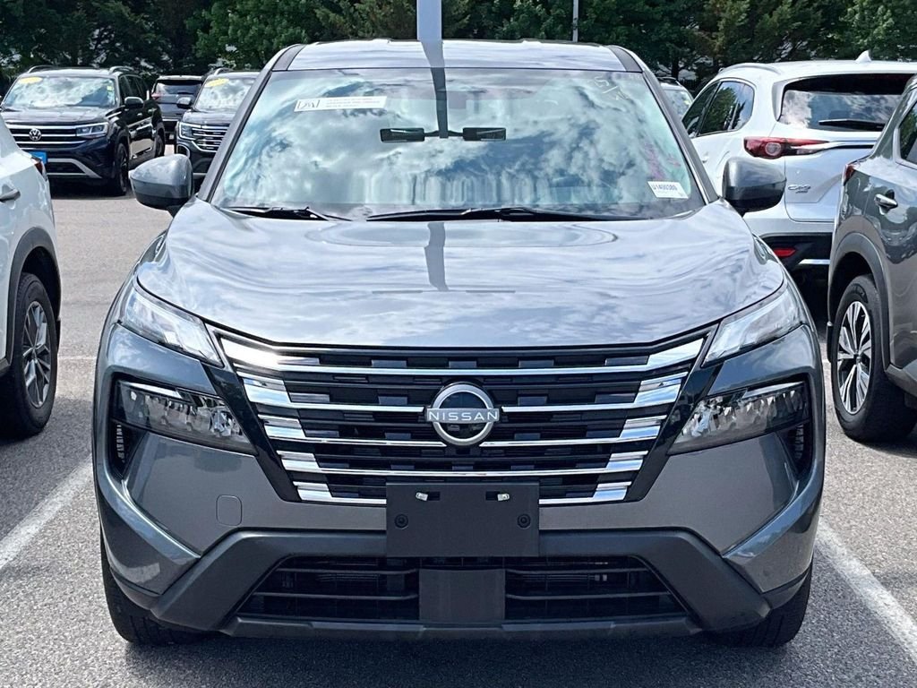 Used 2025 Gray Nissan SV image 2
