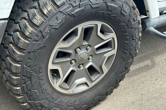 Used 2015 Bright White Clearcoat Jeep Unlimited Rubicon image 4