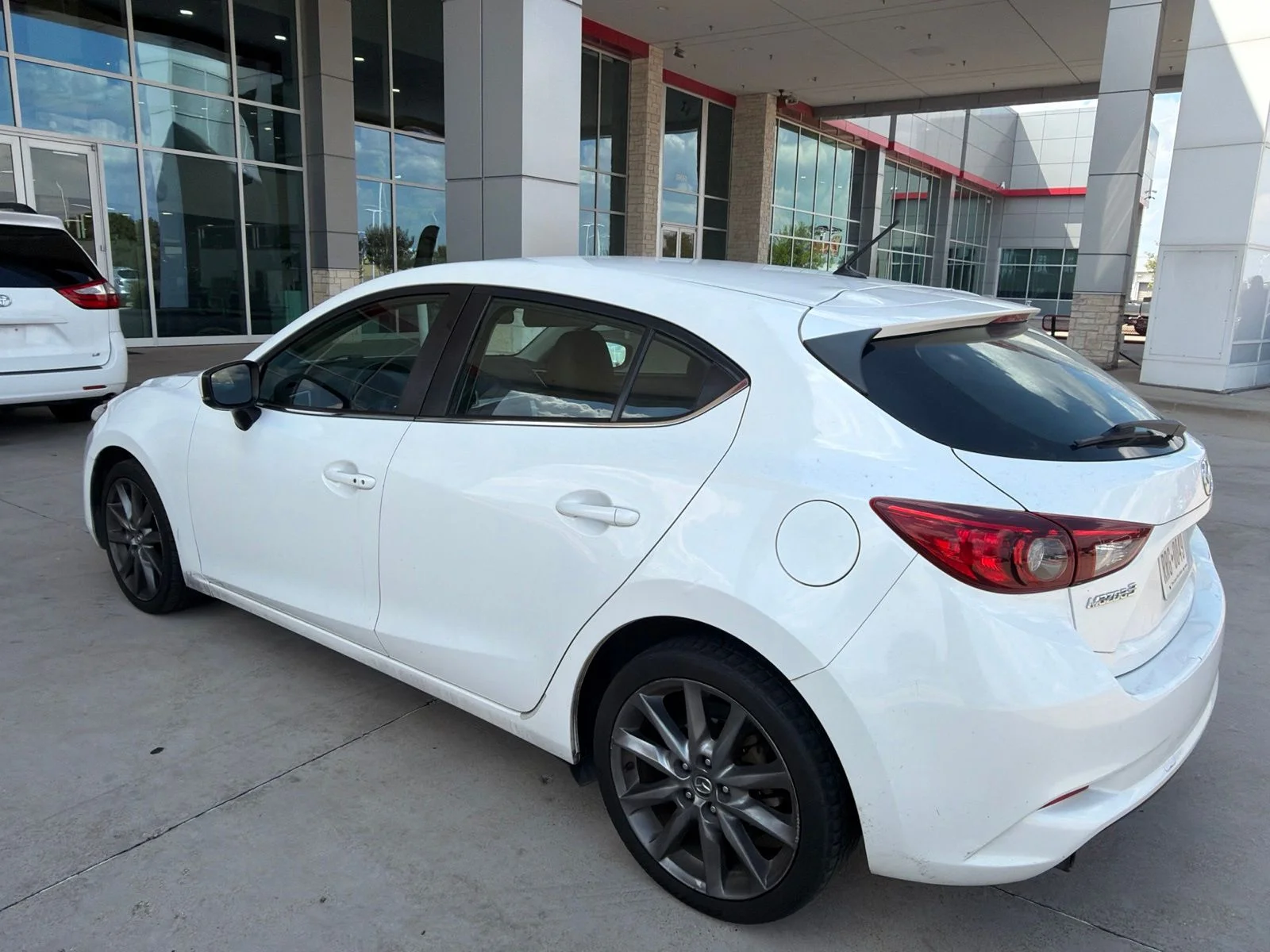 Used 2018 White Mazda Touring image 14