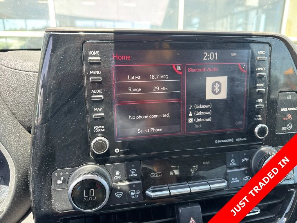 Used 2020 Silver Toyota XLE image 8