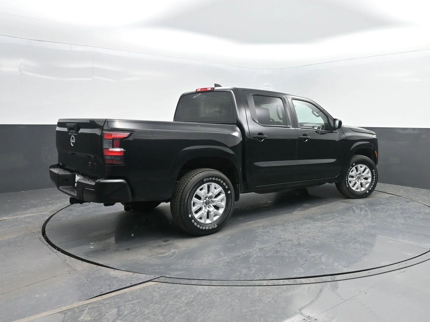 Used 2023  NISSAN  image 2
