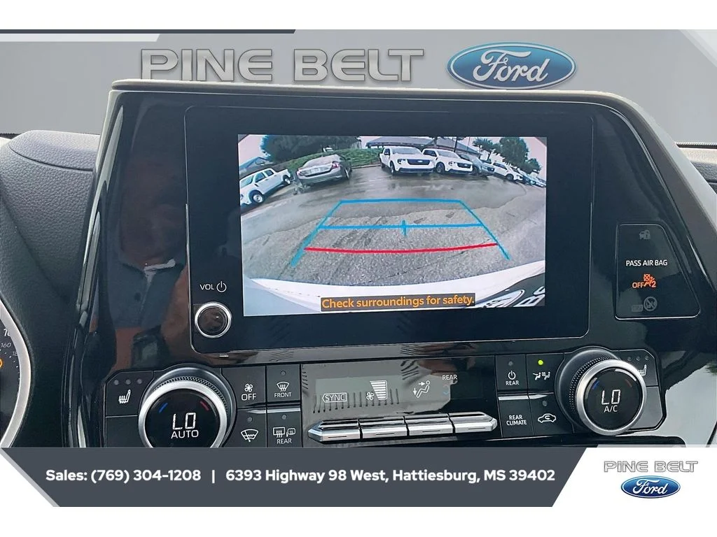 Used 2023 Wind Chill Pearl Toyota XLE image 16