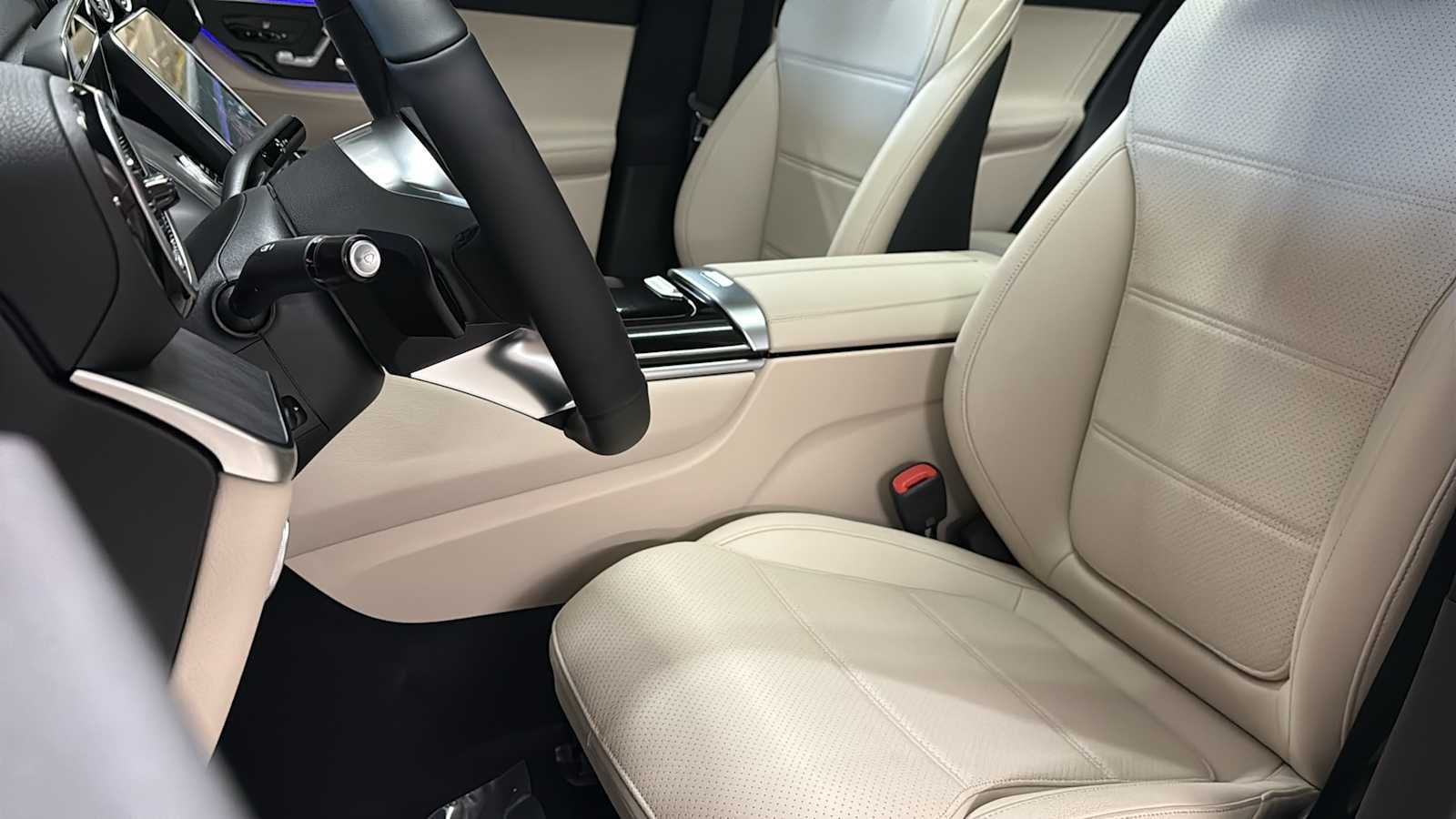 New 2027 MANUFAKTUR Alpine Grey Mercedes-Benz GLC 300 image 28