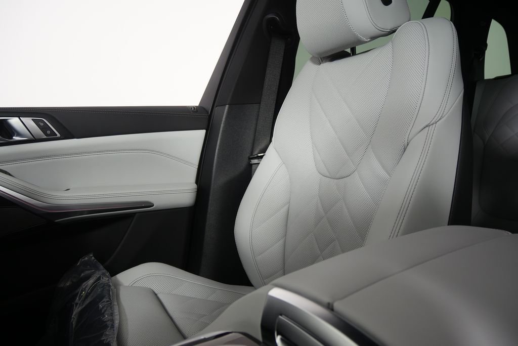 Used 2026 Skyscraper Grey Metallic BMW xDrive50e image 23