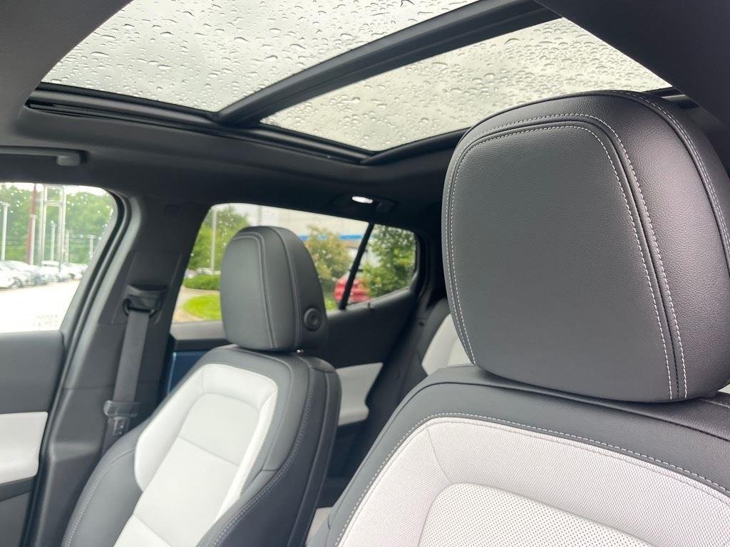 2025 Chevrolet Equinox EV LT - Photo 9