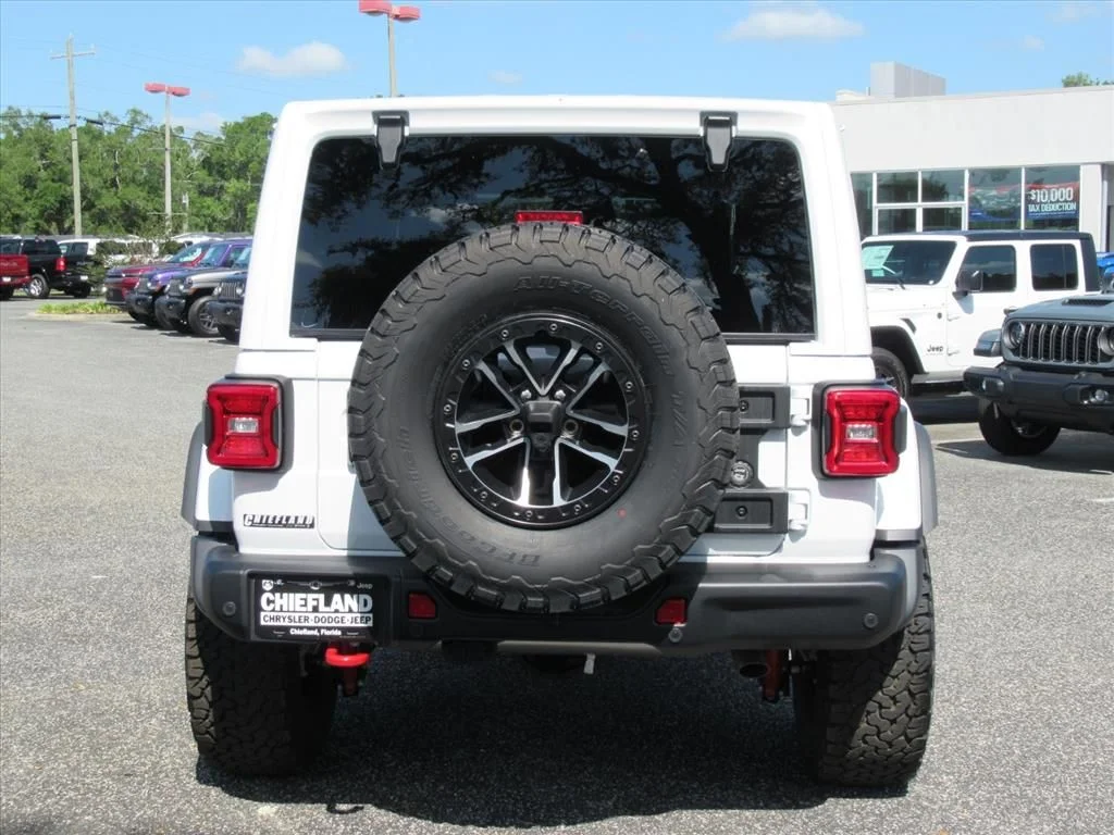New 2026 Bright White Clear-Coat Exterior Paint Jeep Rubicon X image 7