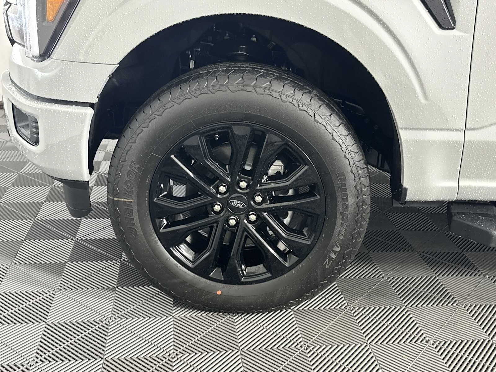 New 2026 Avalanche Gray Ford LARIAT image 13