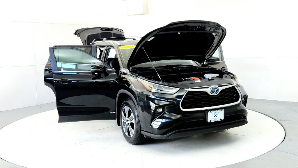 Used 2023 Black Toyota XLE image 9