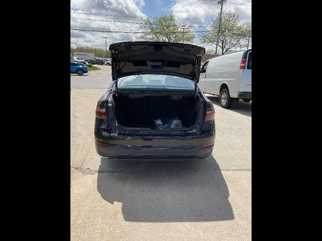 New 2026 Deep Black Pearl Volkswagen SE image 5