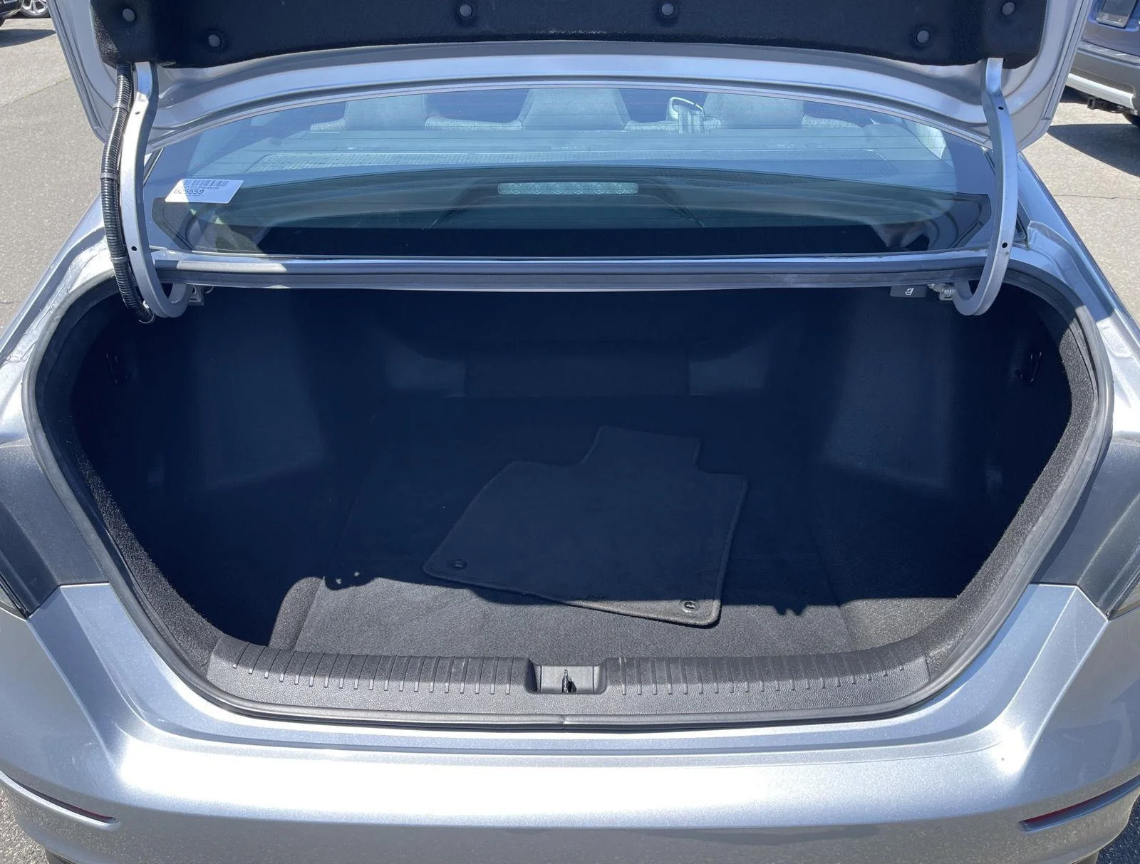 Used 2023 Lunar Silver Metallic Honda LX image 15