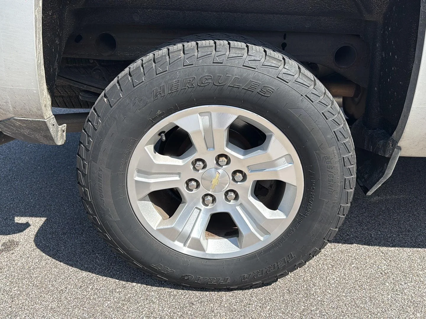 Used 2018 Silver Ice Metallic Chevrolet LT image 13