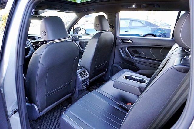 Used 2023 Silver Volkswagen 2.0T SE R-Line Black image 18