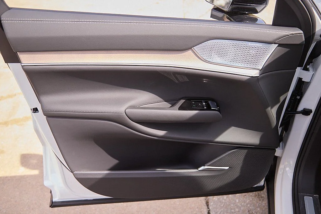 2025 Volvo EX90 Ultra - Photo 10
