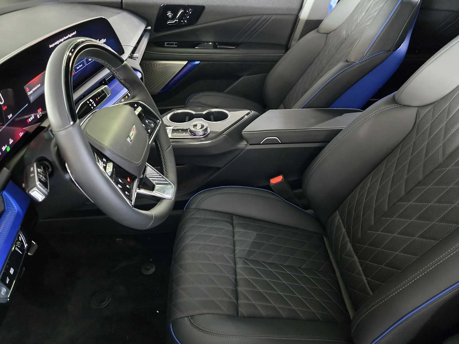2027 Cadillac OPTIQ V-Series - Photo 8