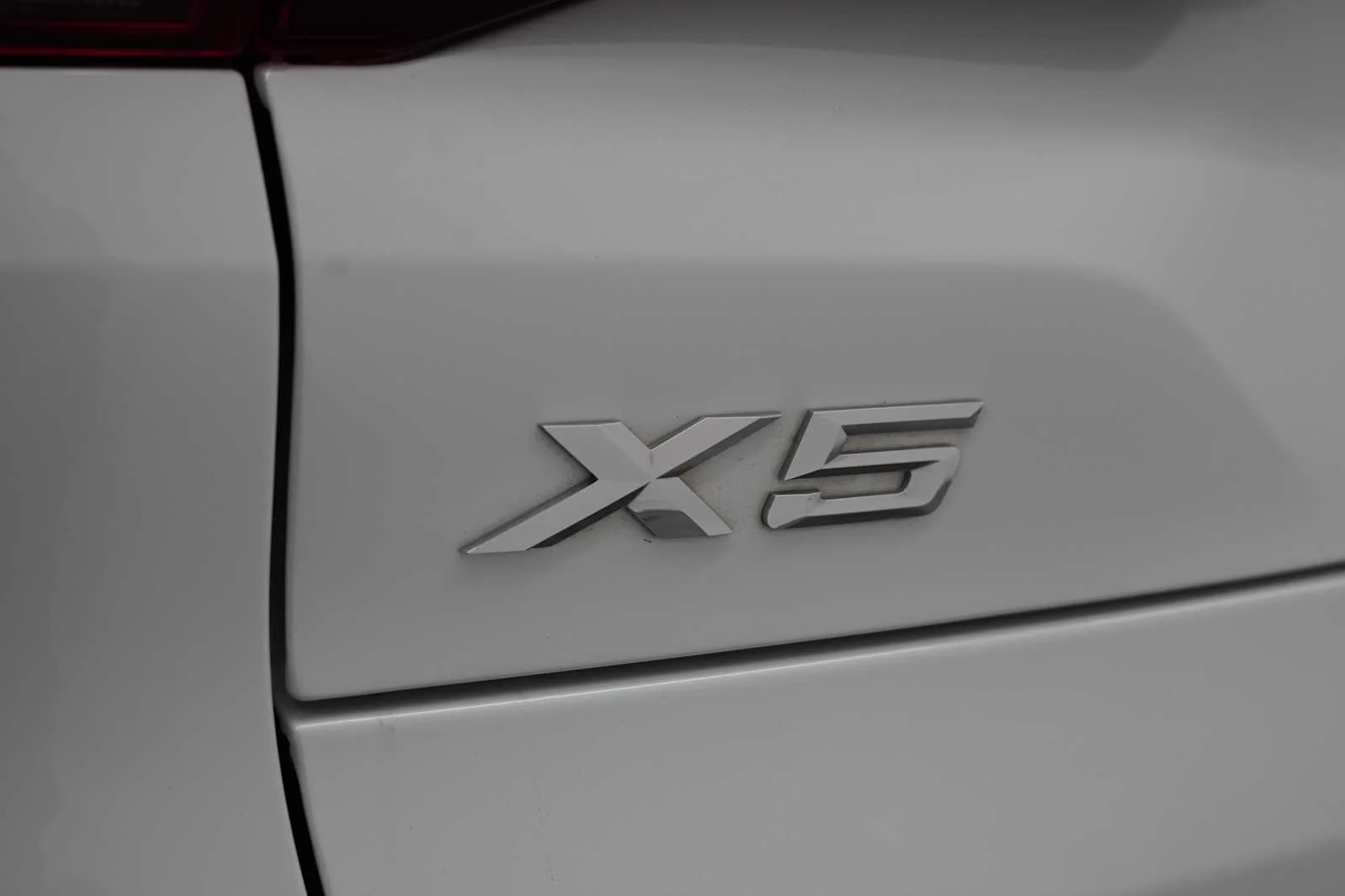 Certified Used 2022 Mineral White Metallic BMW xDrive40i image 9