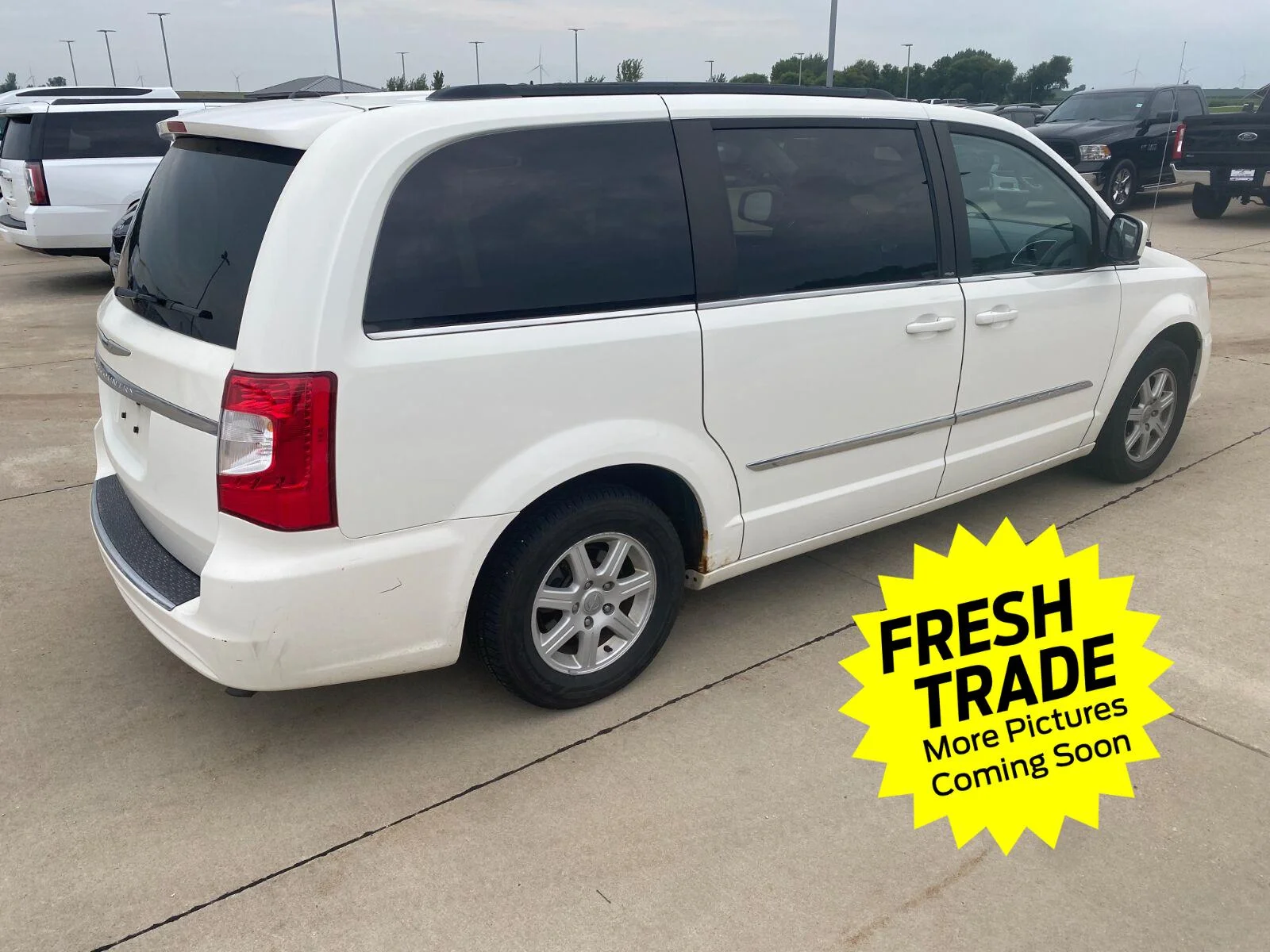 Used 2011 Chrysler Town & Country Touring with VIN 2A4RR5DG9BR701981 for sale in Charles City, IA