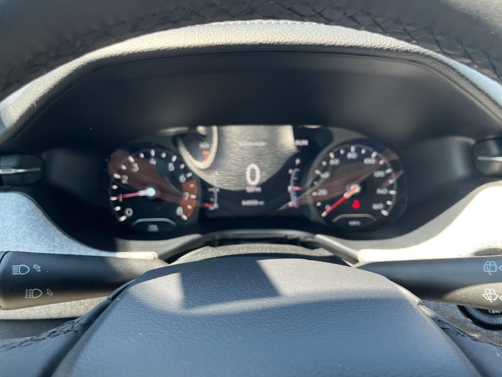 Used 2024 White Jeep Latitude image 15