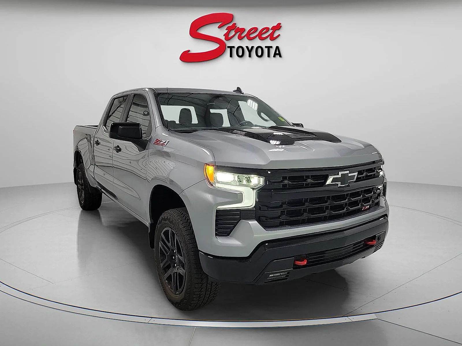 Used 2025 Sterling Gray Metallic Chevrolet LT Trail Boss image 5