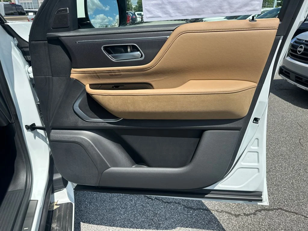 New 2027 RADIANT WHITE INFINITI Luxe 2WD image 12
