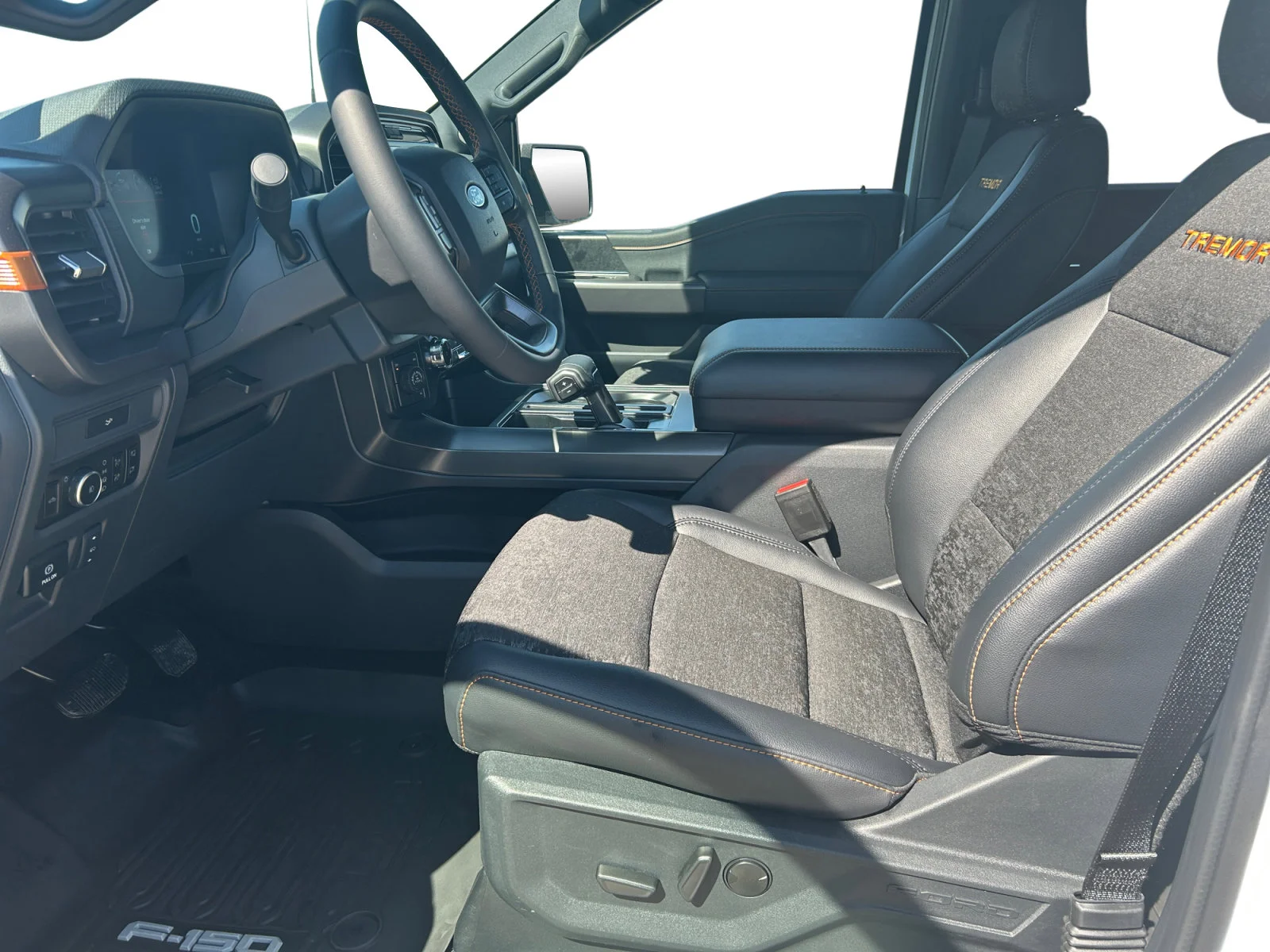 New 2026 Oxford White Ford Tremor image 14