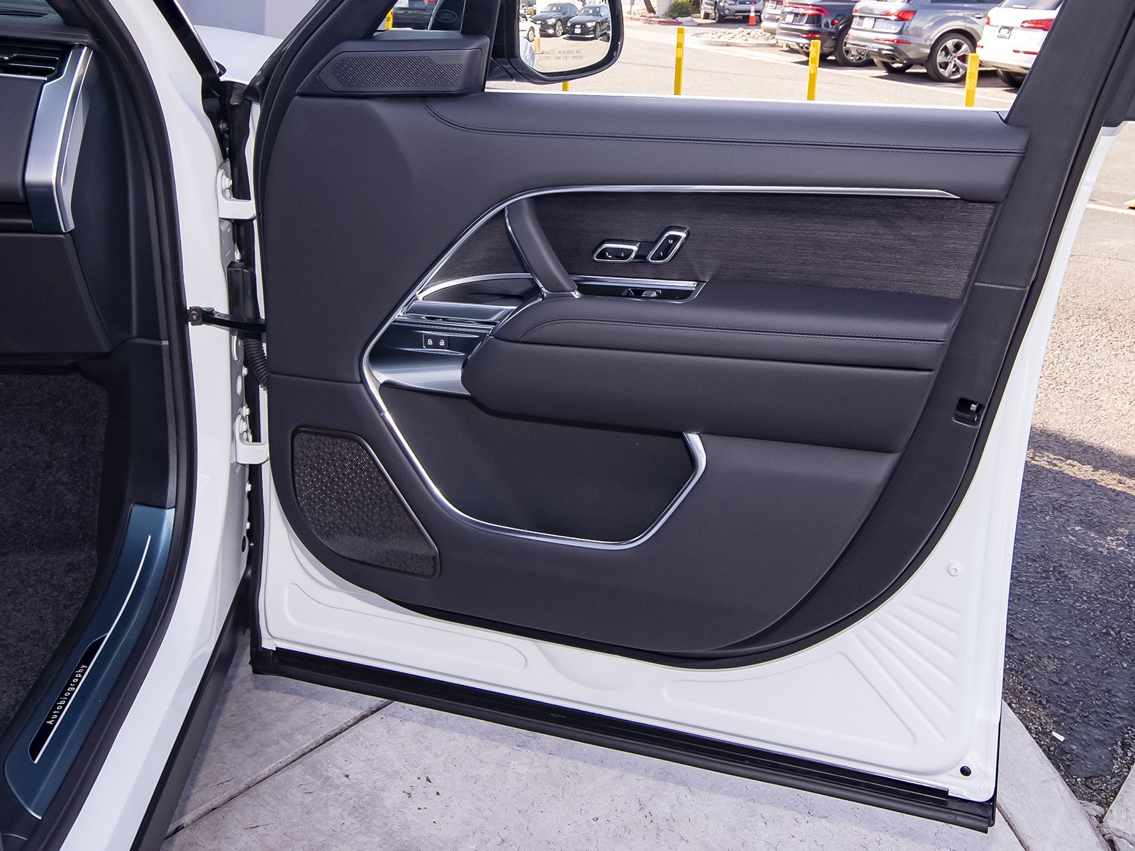 New 2026 Fuji White Land Rover Autobiography image 44