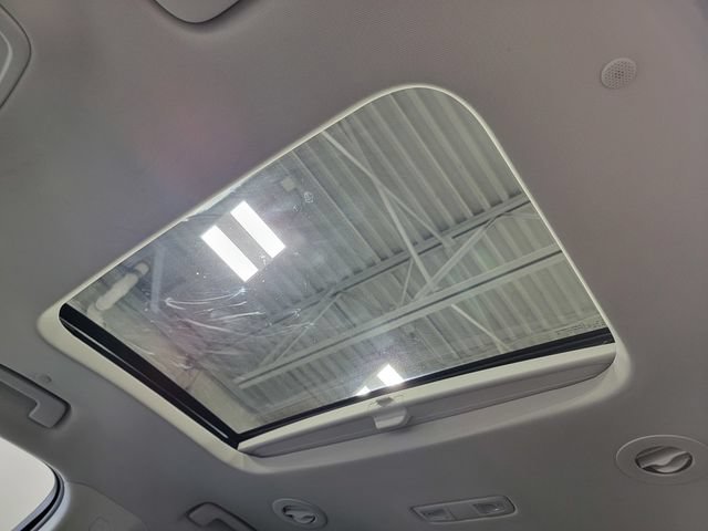 Used 2019 IRIDESCENT PEARL TRICOAT Chevrolet Premier image 31