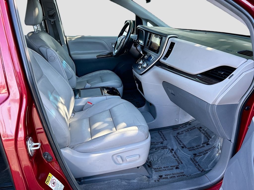 Used 2015 Salsa Red Pearl Toyota XLE image 30