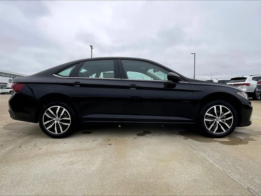 New 2026 Black Volkswagen 1.5T SE image 4