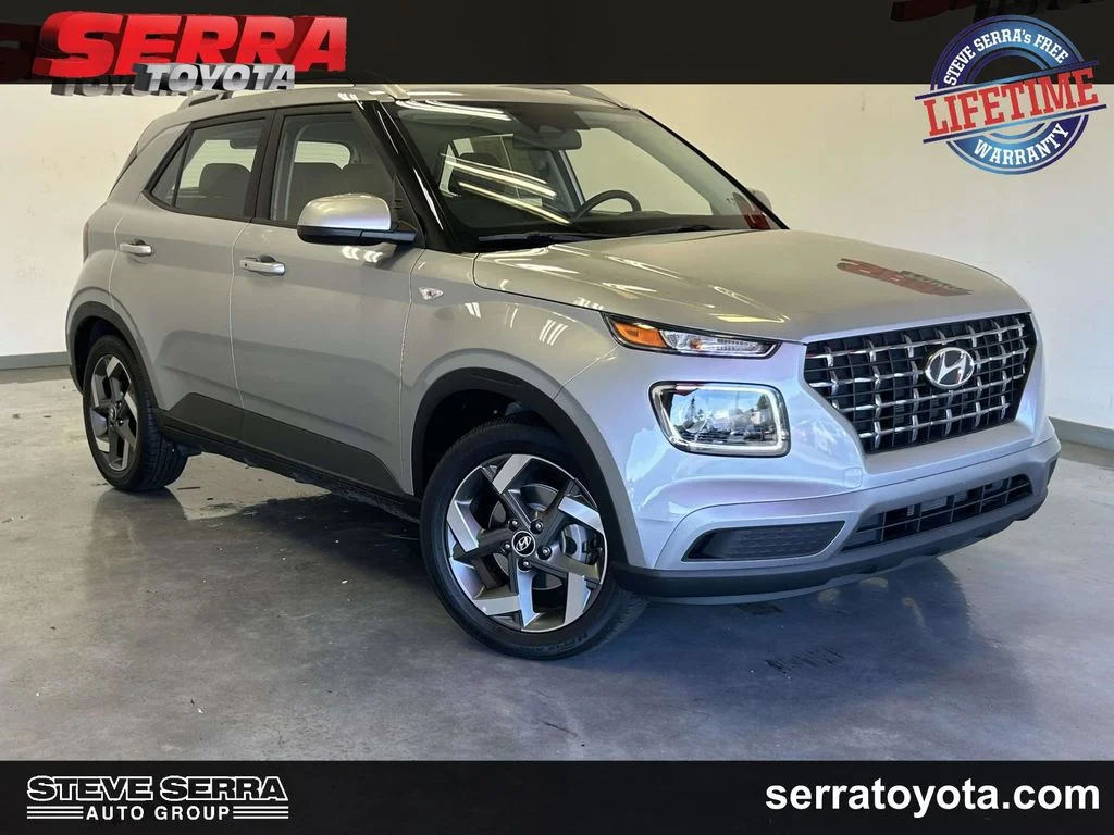 Used 2025 Silver Hyundai SEL image 1