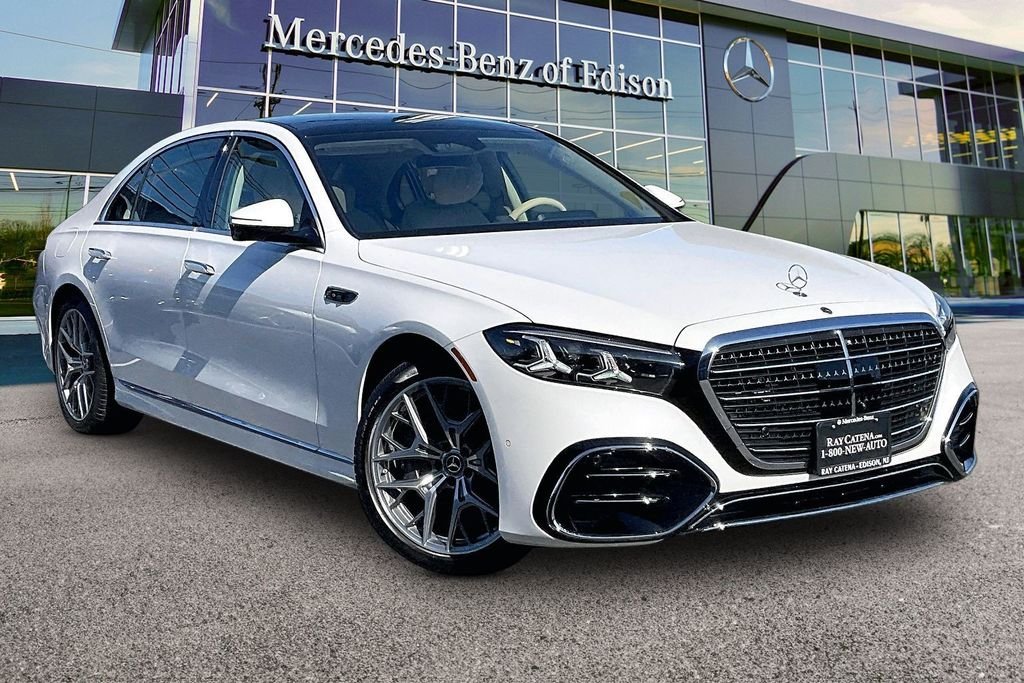 New 2027 MANUFAKTUR Moonlight White Metallic Mercedes-Benz S 500 image 1