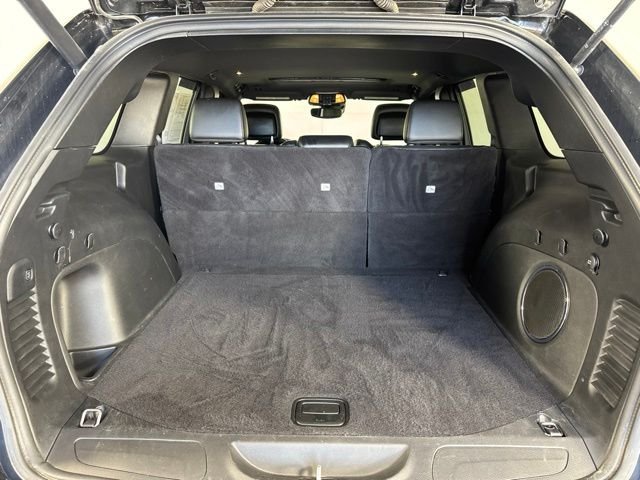 Used 2021 Diamond Black Jeep Laredo X image 20