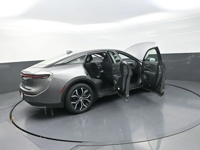 Used 2023  Toyota XLE image 44