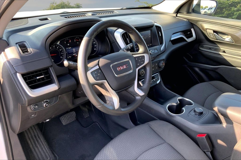 Used 2024 White GMC SLE image 16