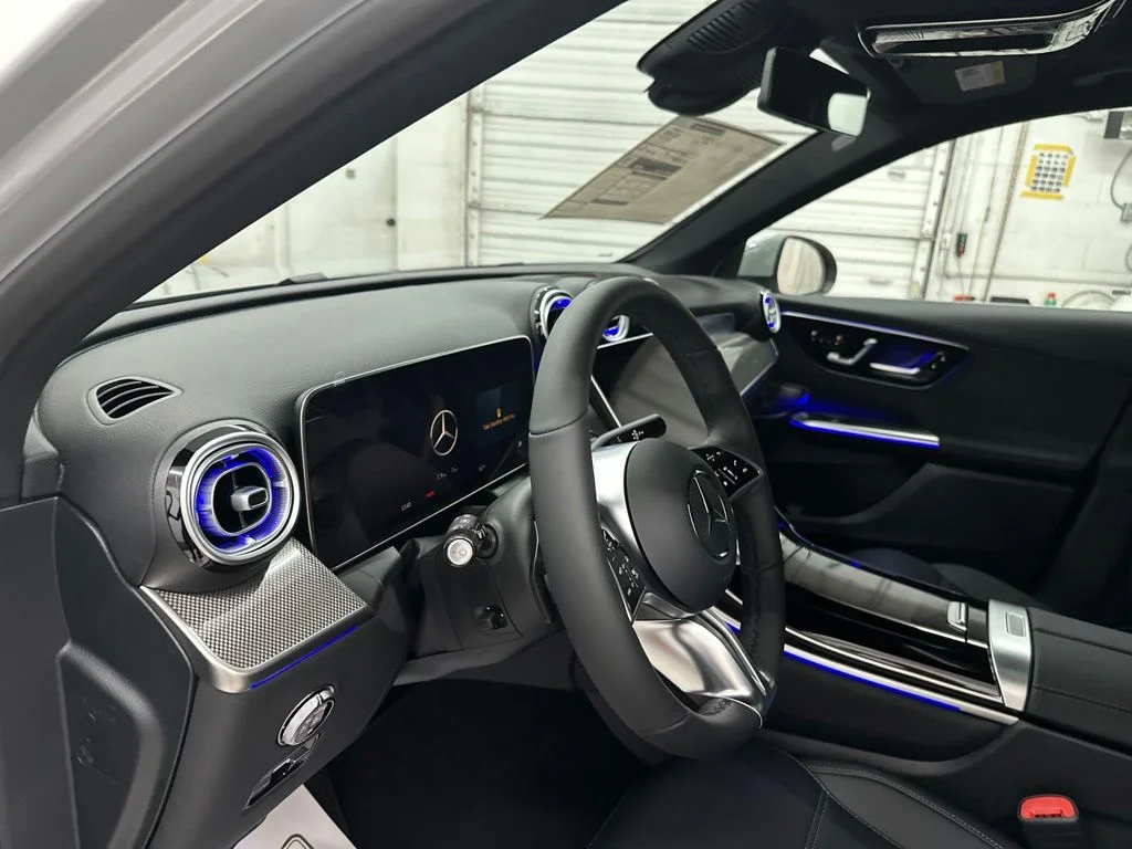 New 2027 White Mercedes-Benz GLC 300 image 13