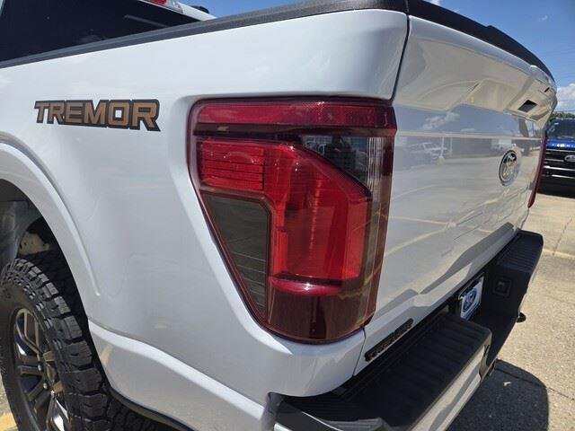 New 2026 Oxford White Ford Tremor® image 30