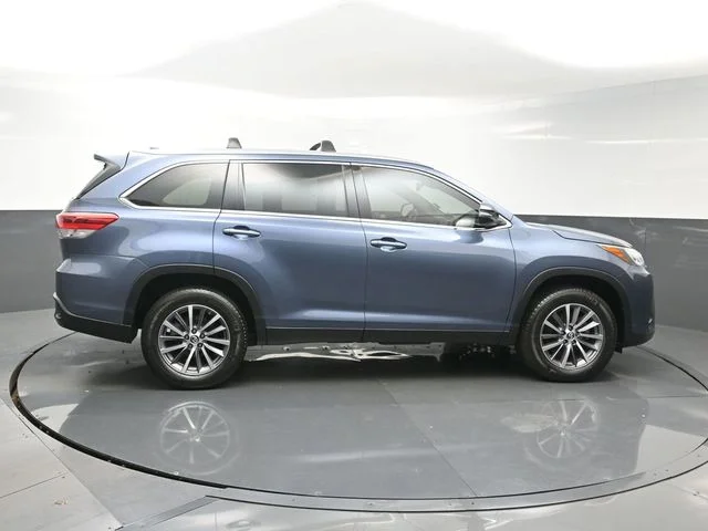 Used 2019 Blue Toyota XLE image 8
