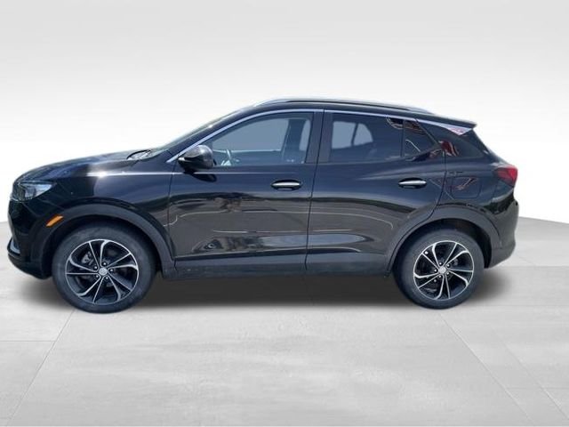 Used 2022 Black Buick Select image 2