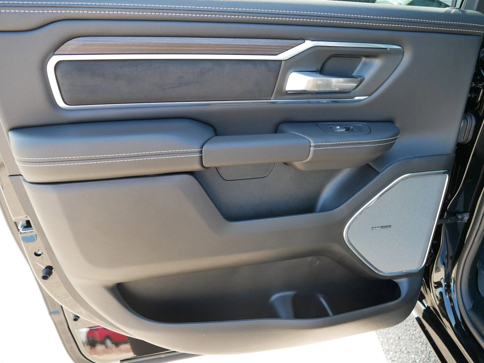 2026 RAM 1500 Laramie - Photo 16
