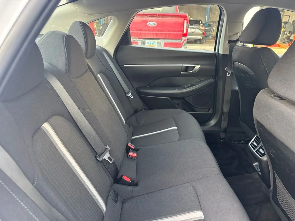 Used 2021 Hyper White Hyundai SEL image 22