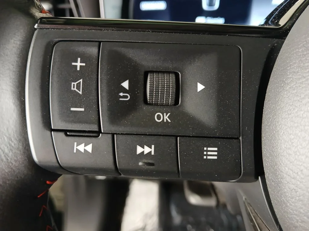 Used 2025 Black Nissan SR image 26